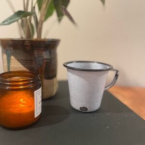 Vintage Gray Speckled Enamelware Measuring Cup / Mug – Black Rim & Handle